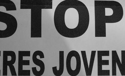Es una vergí¼enza que la primera ley con la que el PP hace la Â“poseÂ” de echar abajo deje desprotegida a la juventud